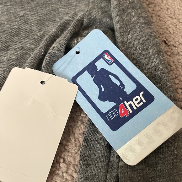 NWT Philadelphia Sixers New Era Woman’s Shirt - Picture 6 of 7